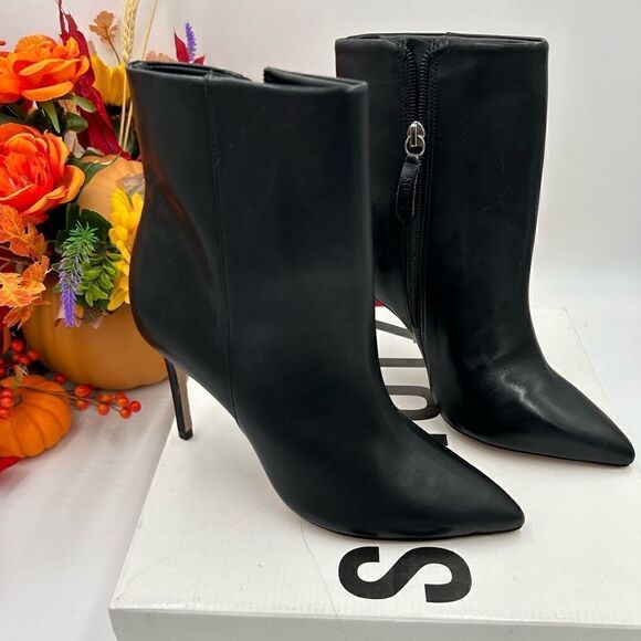 Women’s Schutz calf leather ankle boots, size 7.5 made in Brazil - Picture 1 of 11